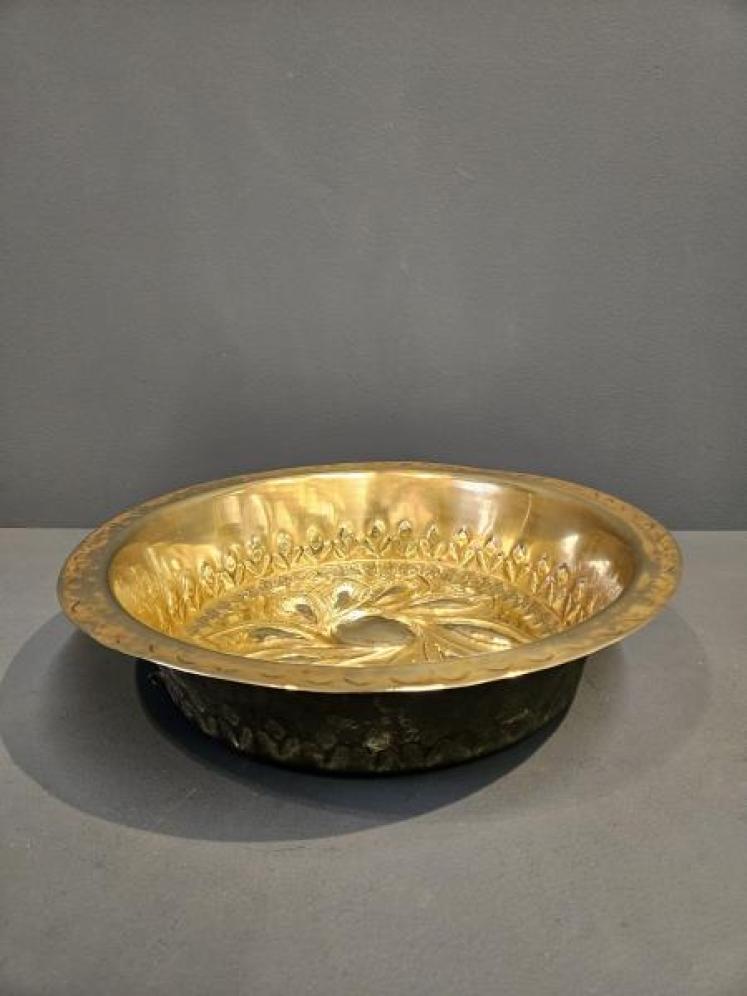 Superb 17th Century Alms Dish - Image 3