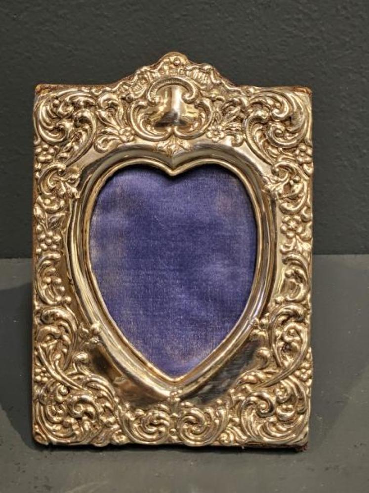 Victorian Silver Heart Shaped Photo Frame - Image 1