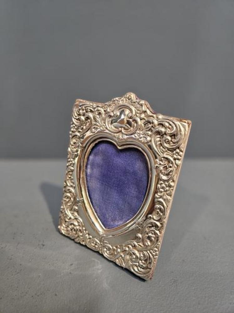 Victorian Silver Heart Shaped Photo Frame - Image 2