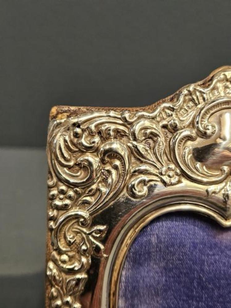 Victorian Silver Heart Shaped Photo Frame - Image 3