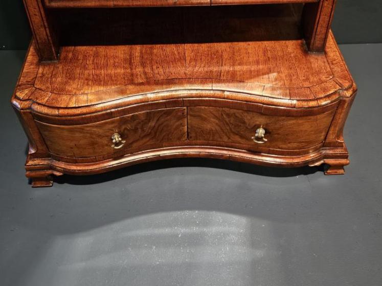 George III Serpentine Front Walnut Toilet Mirror - Image 3