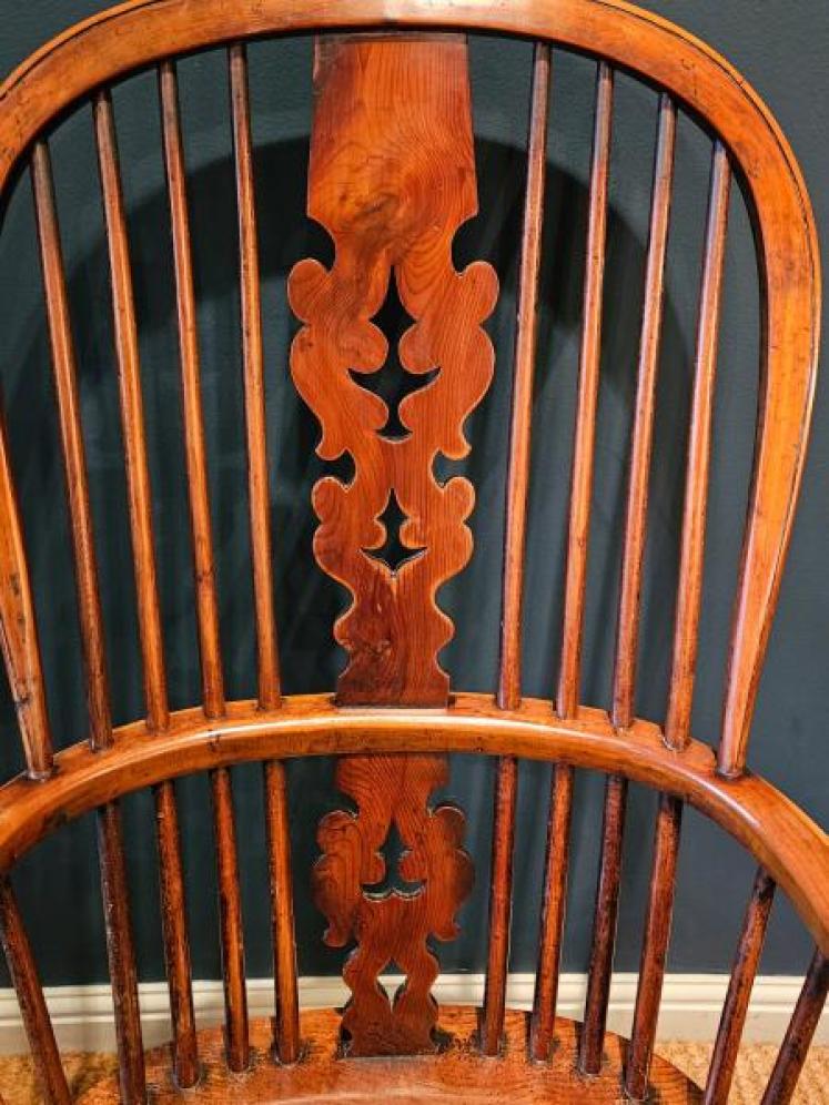 Superb George III Yew and Figured Elm High Back Windsor Chair  - Image 6