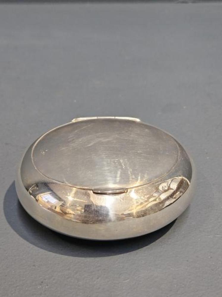 Silver Tobacco Pebble - Image 2