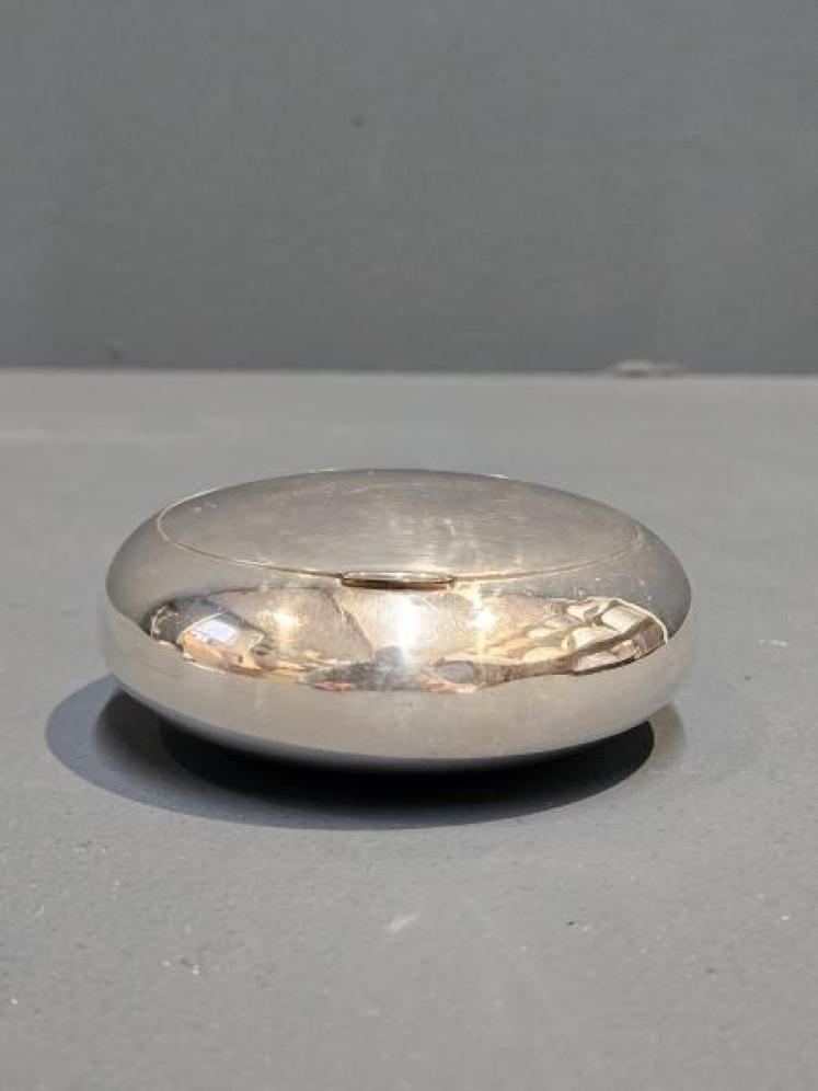 Silver Tobacco Pebble - Image 4