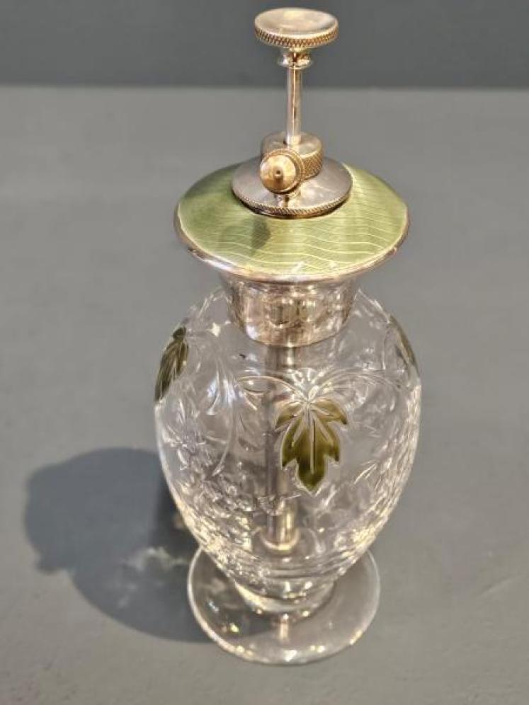 Silver and Laurel Green Engine Turned Enamel Scent Atomiser - Image 5