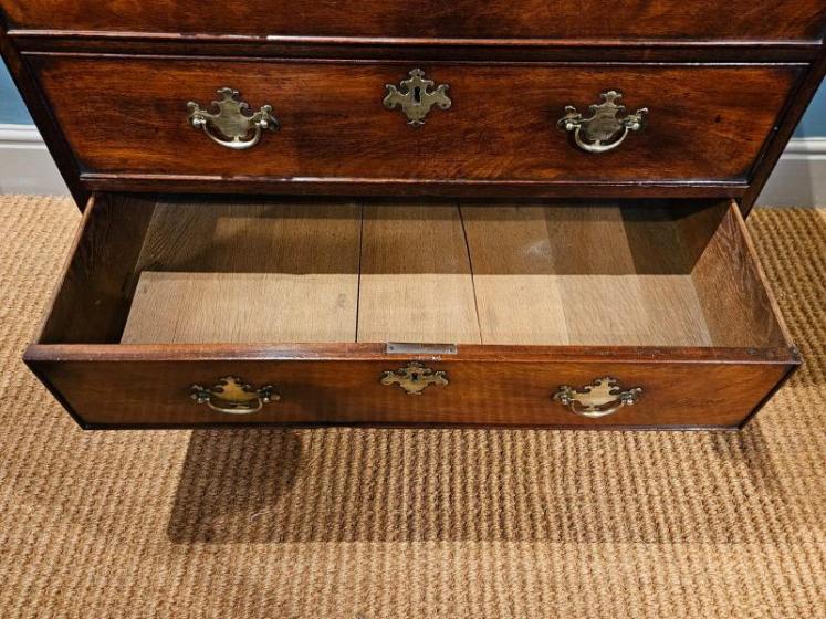 Superb Small Proportion George III Mahogany Secretaire Chest - Image 3