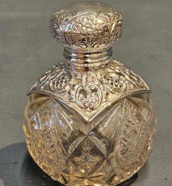 Edwardian Silver Top and Overlaid Cut Crystal Scent Bottle