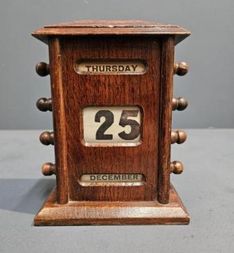 Edwardian Oak Perpetual Desk Calendar