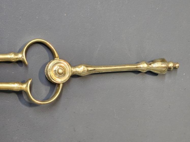 Set of Fine Irish George III Brass Fire Irons - Image 5