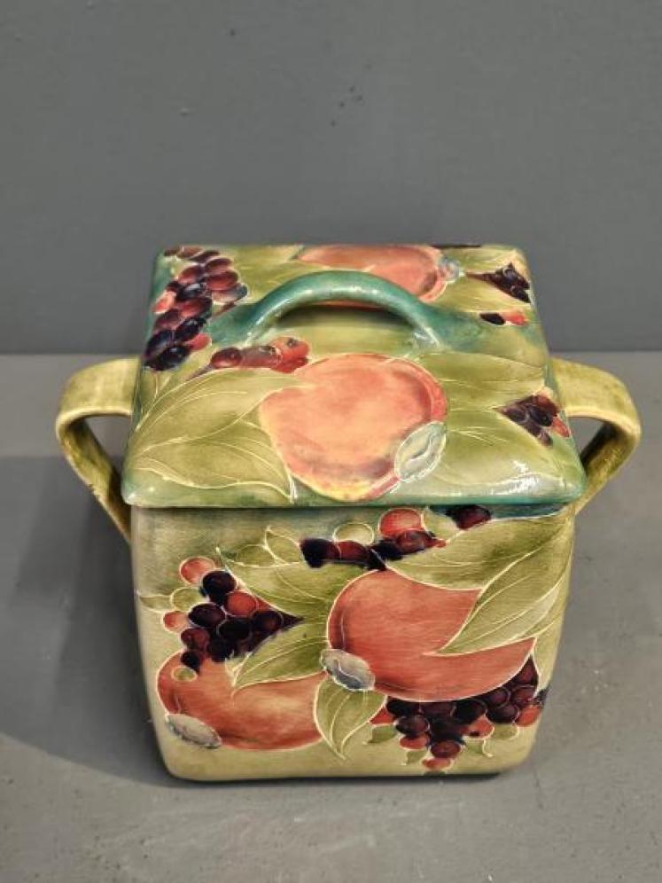 Early Moorcroft Green Pomegranate Twin Handle Biscuit Box and Cover - Image 7