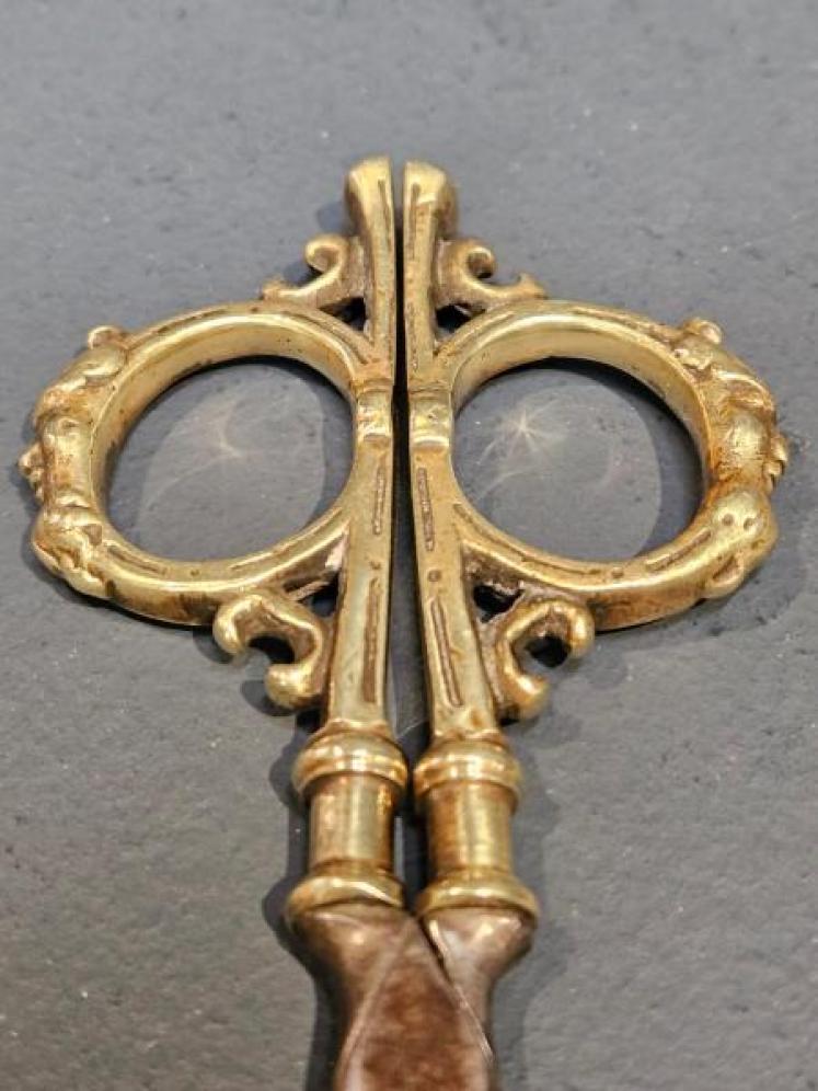 Victorian Brass Scissors and Hanging Sheath - Image 2