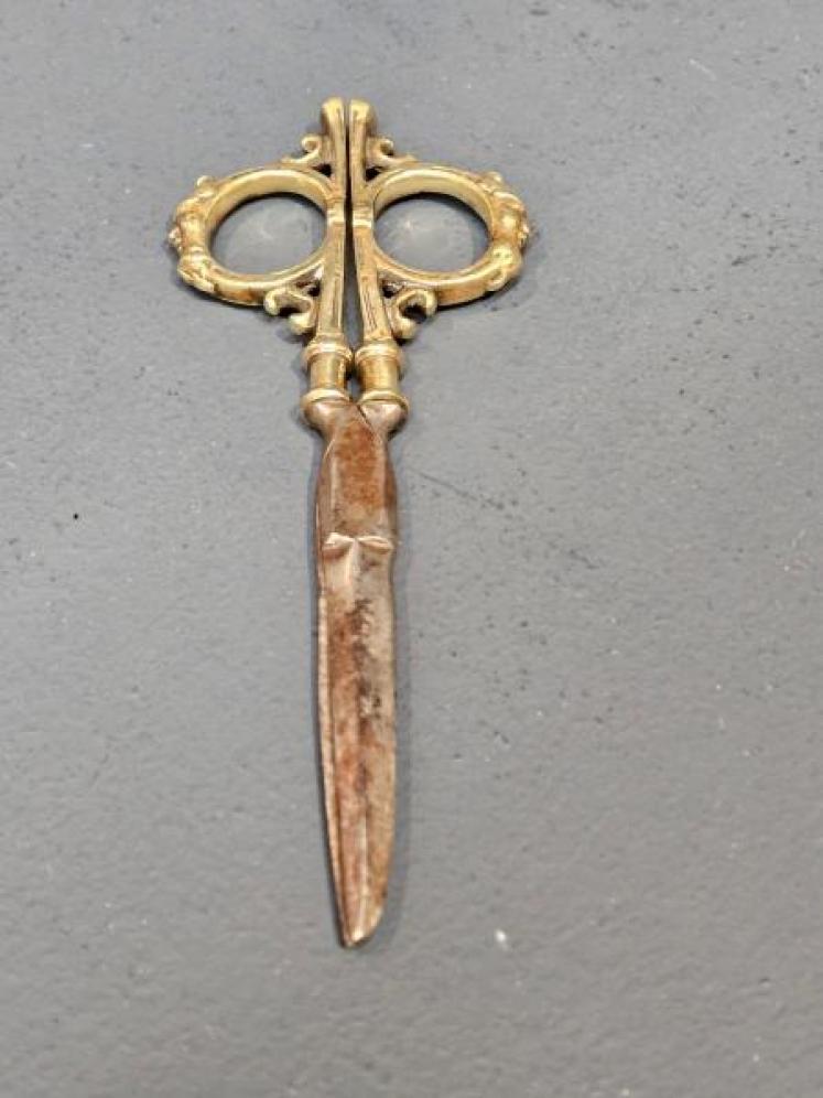 Victorian Brass Scissors and Hanging Sheath - Image 5