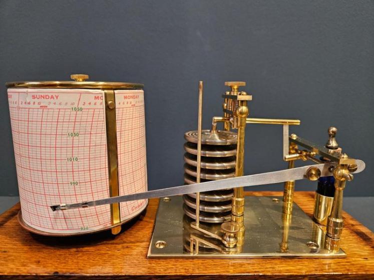 Immaculate Edwardian Oak Barograph - Image 5