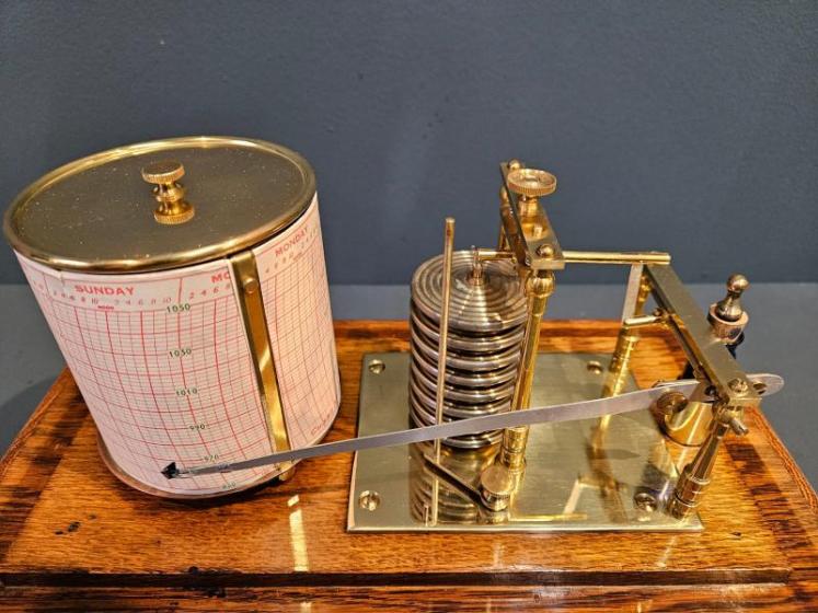 Immaculate Edwardian Oak Barograph - Image 6