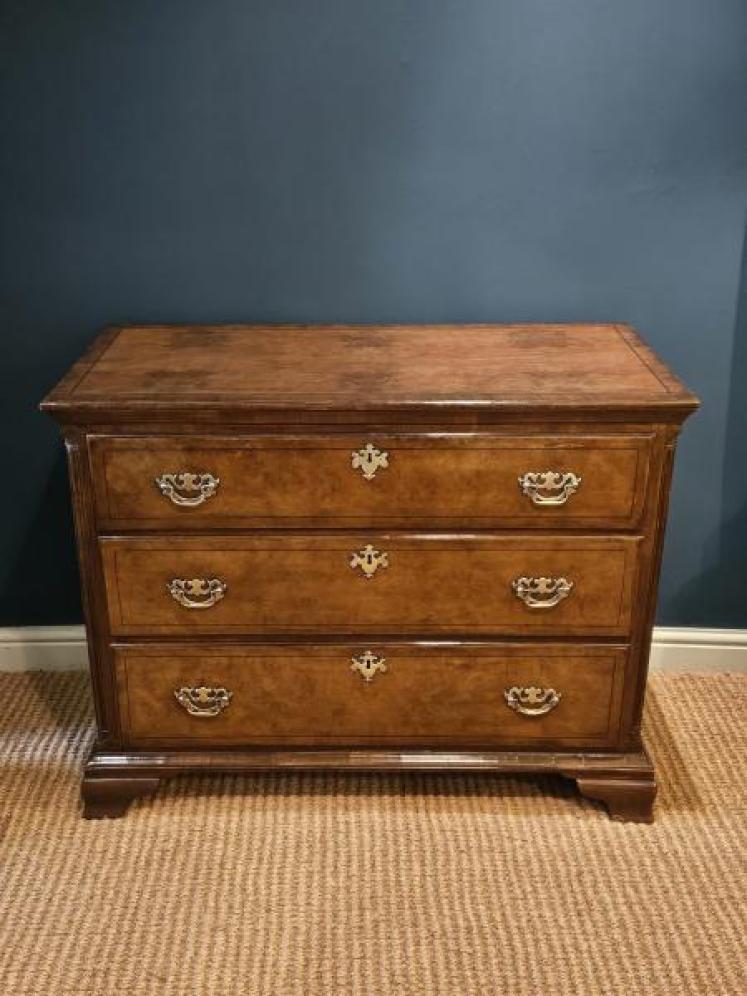 George III Walnut Chest of Drawers - Image 1