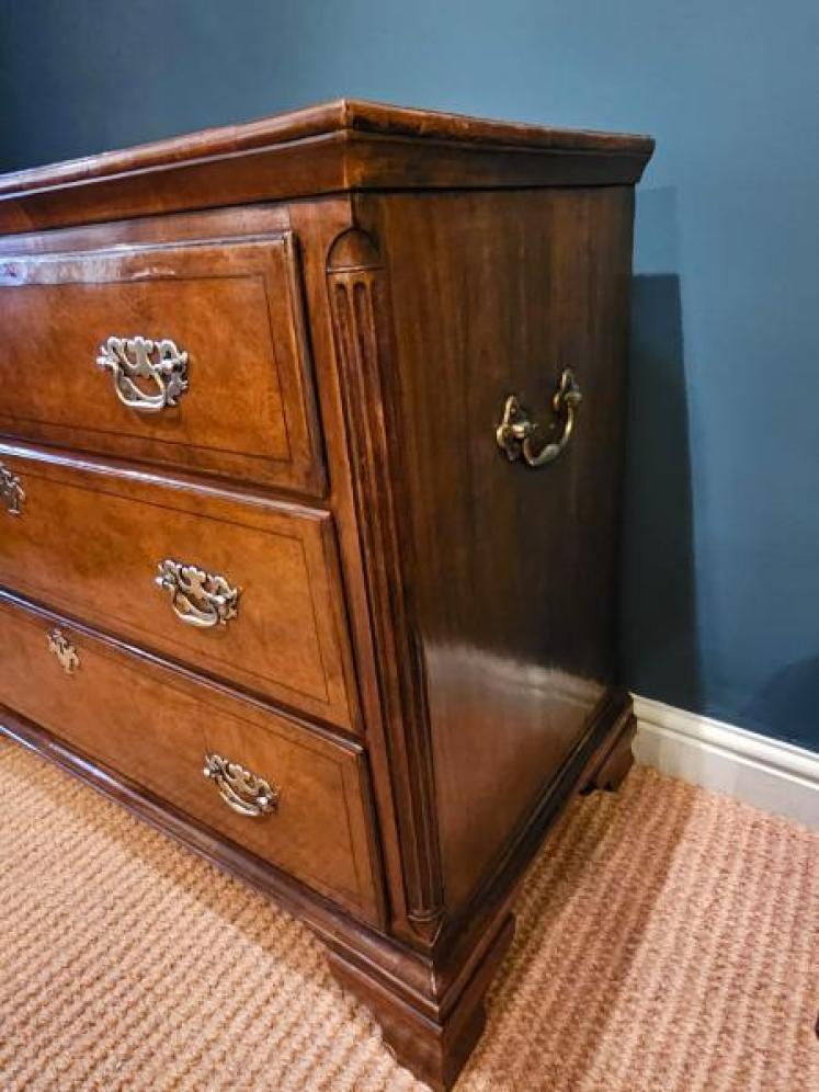 George III Walnut Chest of Drawers - Image 3