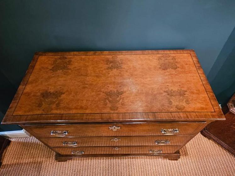 George III Walnut Chest of Drawers - Image 4