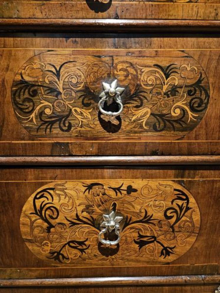 William & Mary Walnut Inlaid Chest of Drawers - Image 2