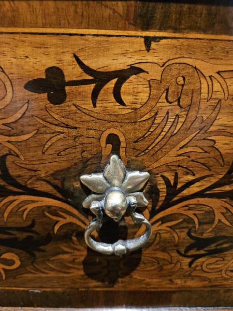 William & Mary Walnut Inlaid Chest of Drawers - Image 7