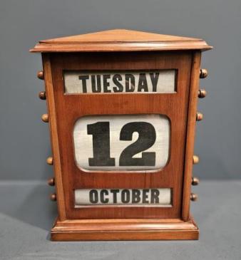 Edwardian Walnut Perpetual Desk Calendar 