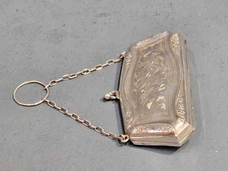 George V Engraved Silver Purse  - Image 2