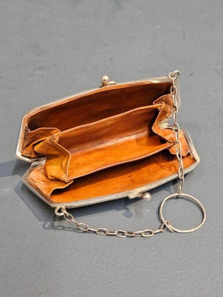 George V Engraved Silver Purse  - Image 3