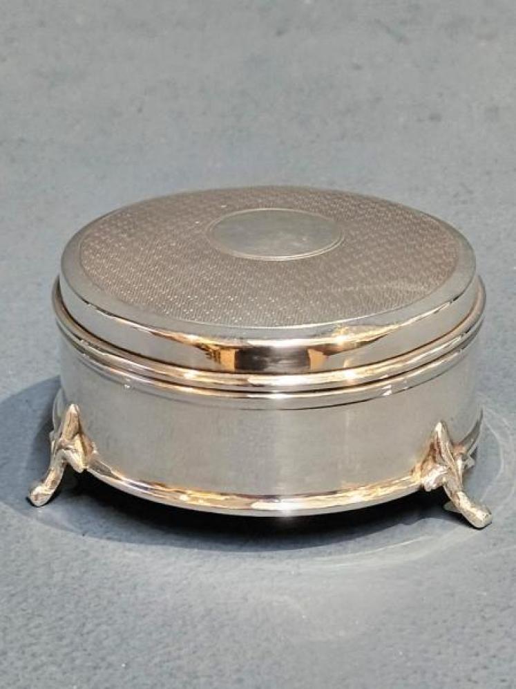 Edwardian Engine Turned Top Silver Ring Box - Image 1