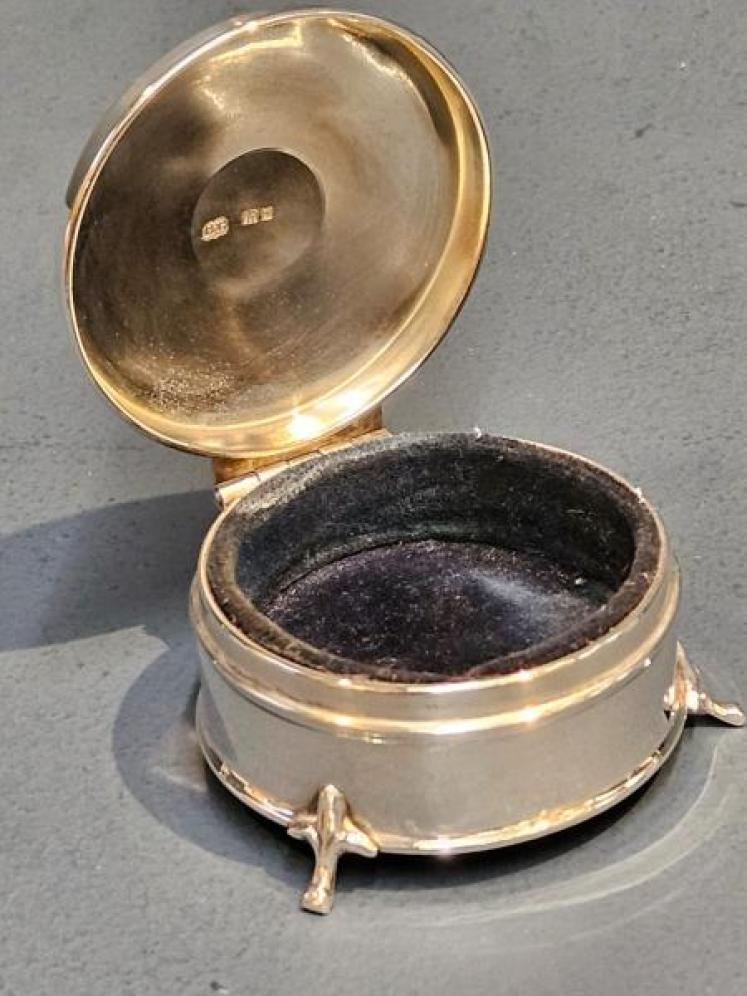 Edwardian Engine Turned Top Silver Ring Box - Image 3