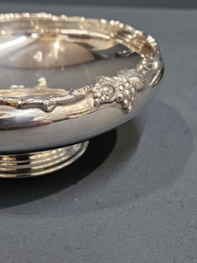 Superb Matching Pair of 18.12 Troy Oz Silver Dishes - Image 7