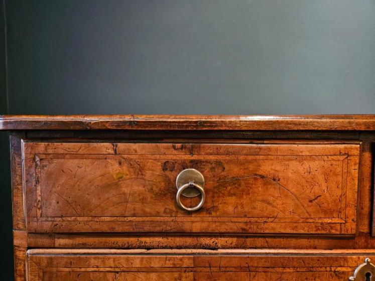 George I Walnut Chest  - Image 5