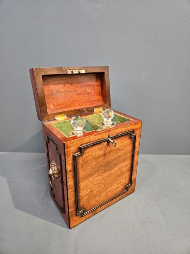 Georgian Mahogany Tantalus Box - Image 1
