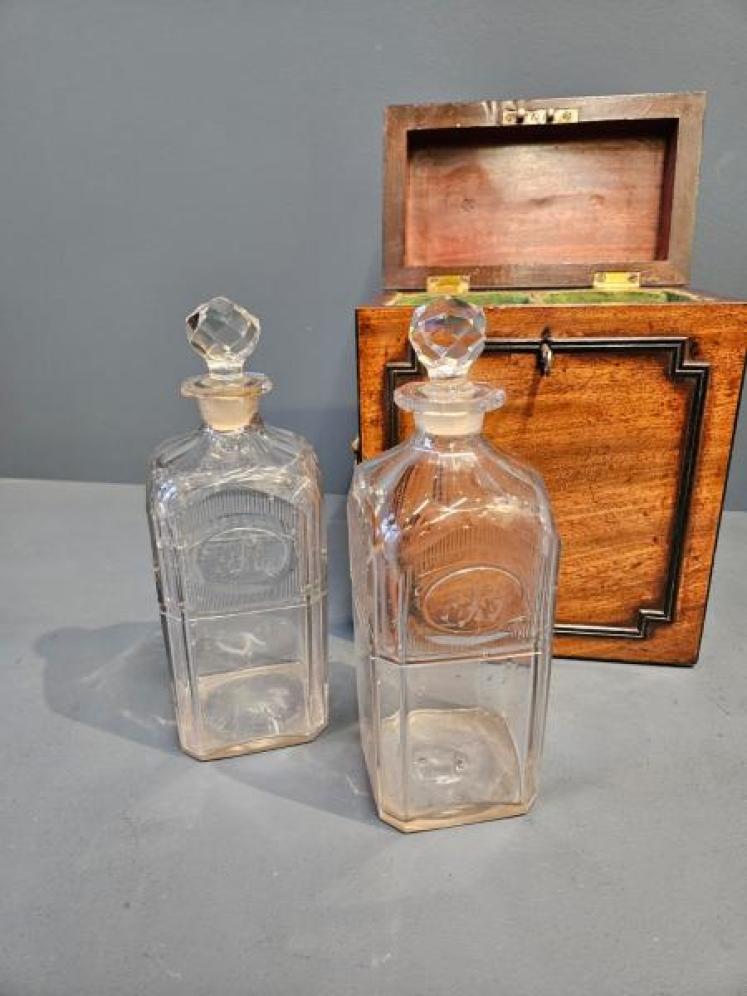 Georgian Mahogany Tantalus Box - Image 2