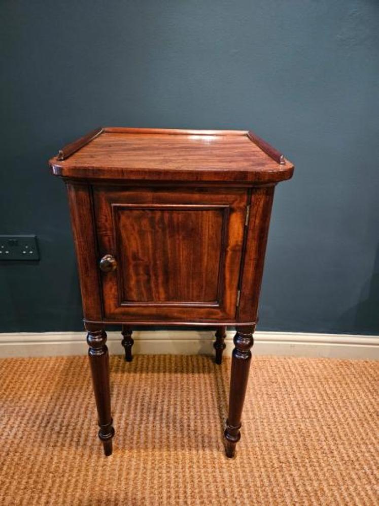 Early Victorian Mahogany Night Stand  - Image 1