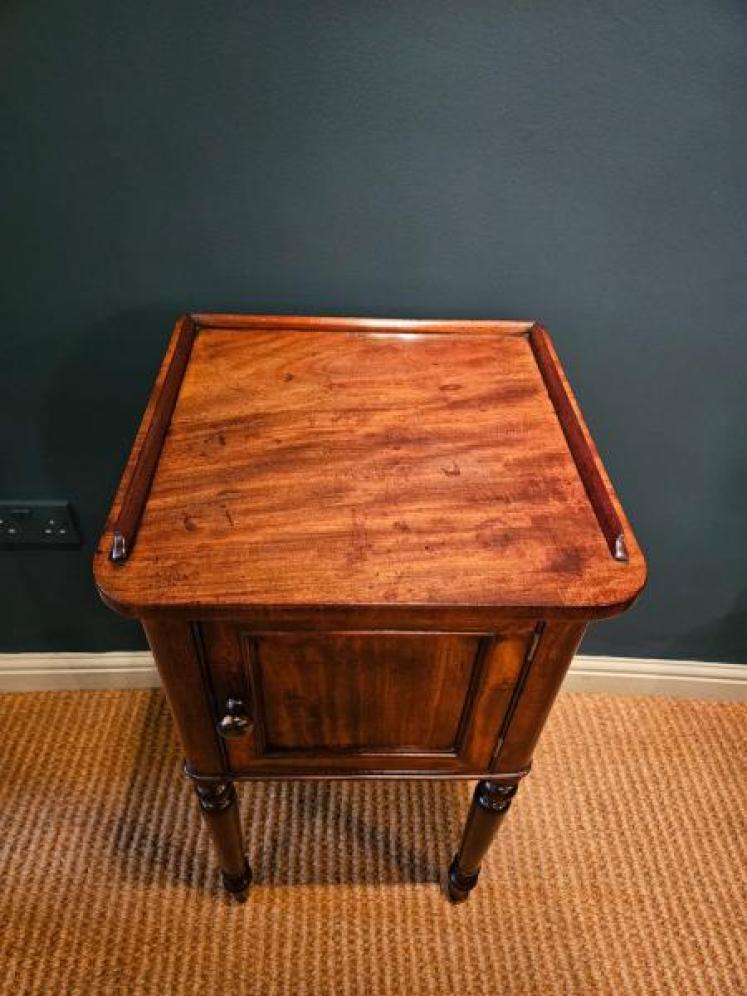 Early Victorian Mahogany Night Stand  - Image 2