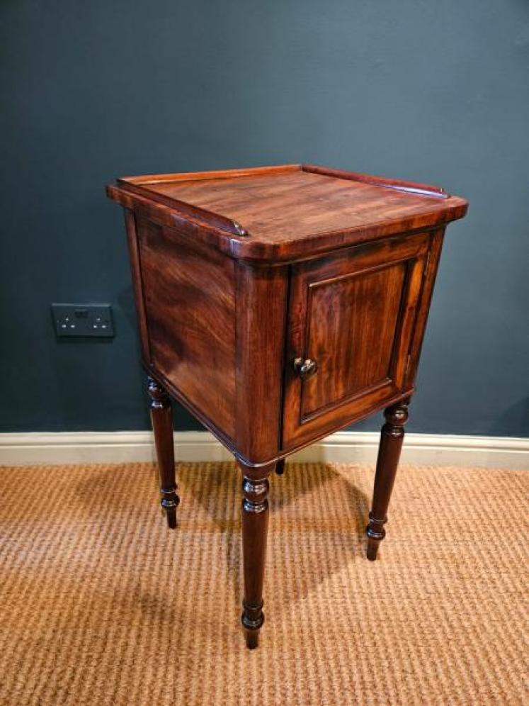 Early Victorian Mahogany Night Stand  - Image 4