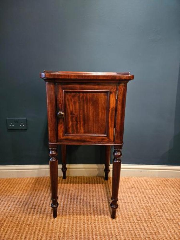 Early Victorian Mahogany Night Stand  - Image 6