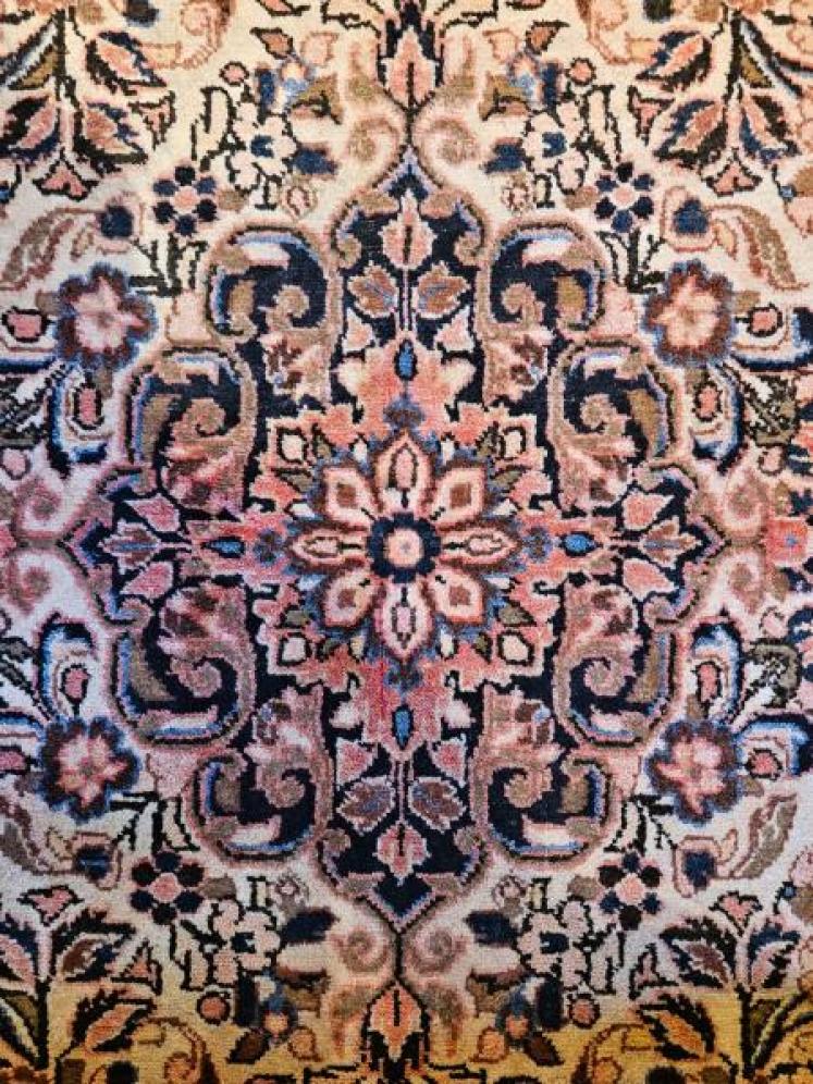 Persian Pure Wool Rug  - Image 4