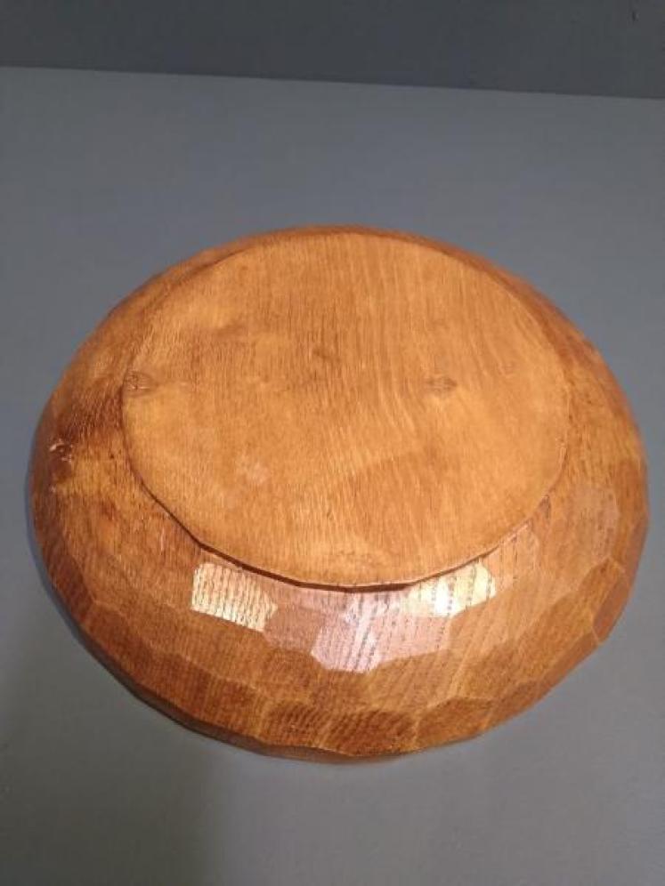 Large Thompson's of Kilburn Mouseman Adzed Oak Bowl  - Image 4