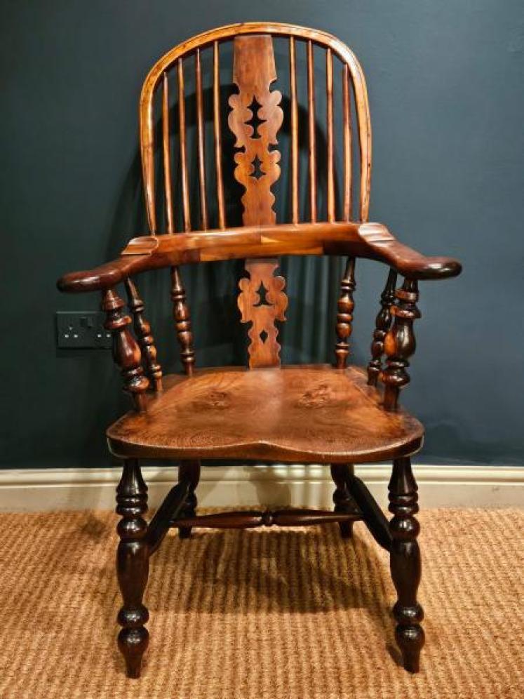 Victorian Yew and Elm Windsor Chair - Image 1