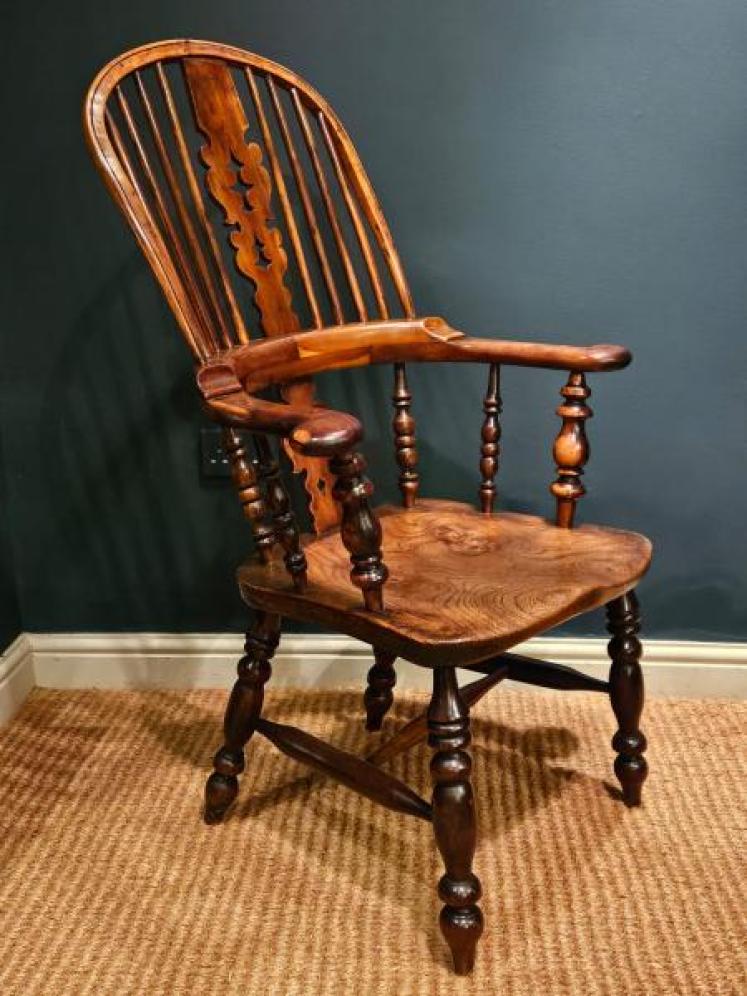 Victorian Yew and Elm Windsor Chair - Image 3