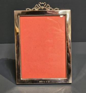 Superior Quality Victorian Silver Ribbon and Box Crest Photo Frame