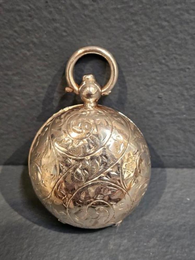 Sampson Mordan Engraved Silver Sovereign Case - Image 2