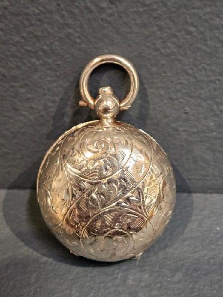 Sampson Mordan Engraved Silver Sovereign Case - Image 4