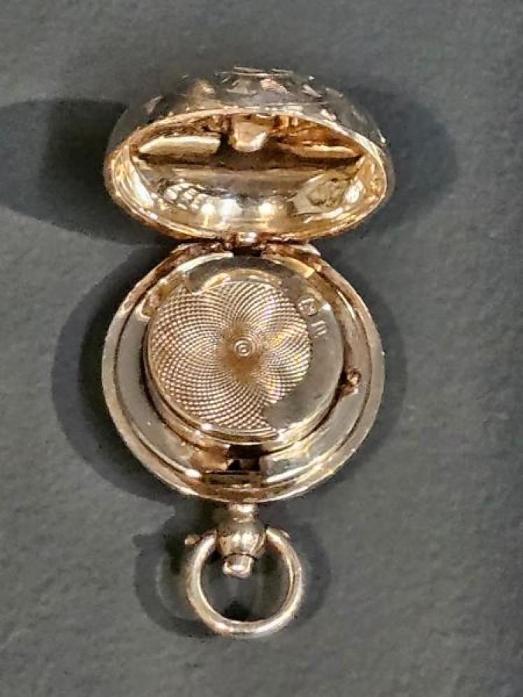 Sampson Mordan Engraved Silver Sovereign Case - Image 6