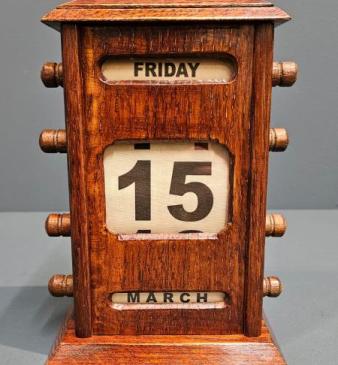 Victorian Oak Perpetual Desk Calendar