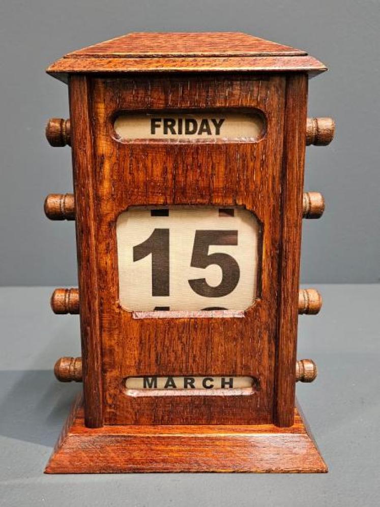 Victorian Oak Perpetual Desk Calendar - Image 1