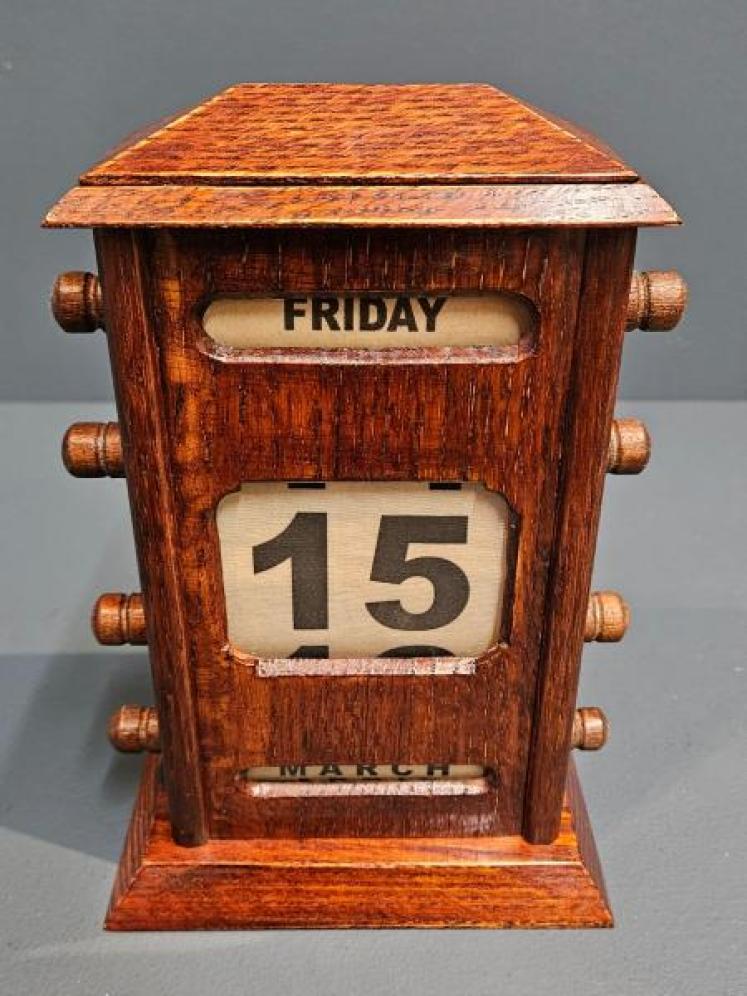 Victorian Oak Perpetual Desk Calendar - Image 2
