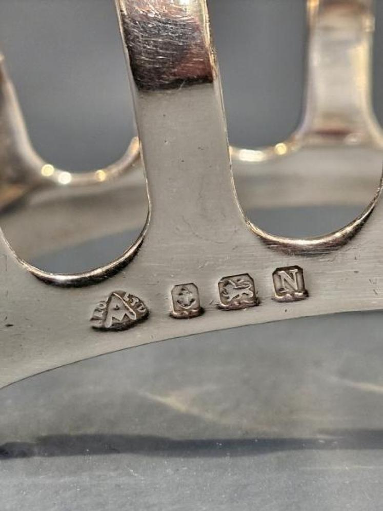 Unusual Silver Wishbone Toast Rack - Image 3