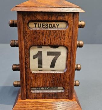 Late Victorian Oak Perpetual Desk Calendar 