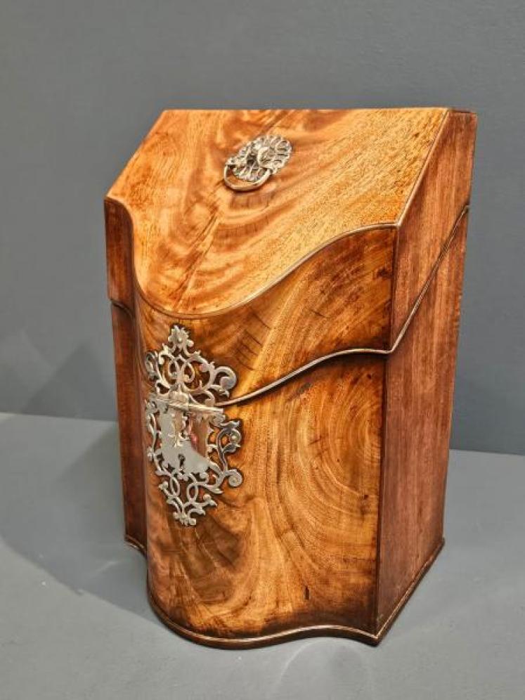 Superb George III Mahogany Knife Box with Solid Silver Fittings  - Image 3